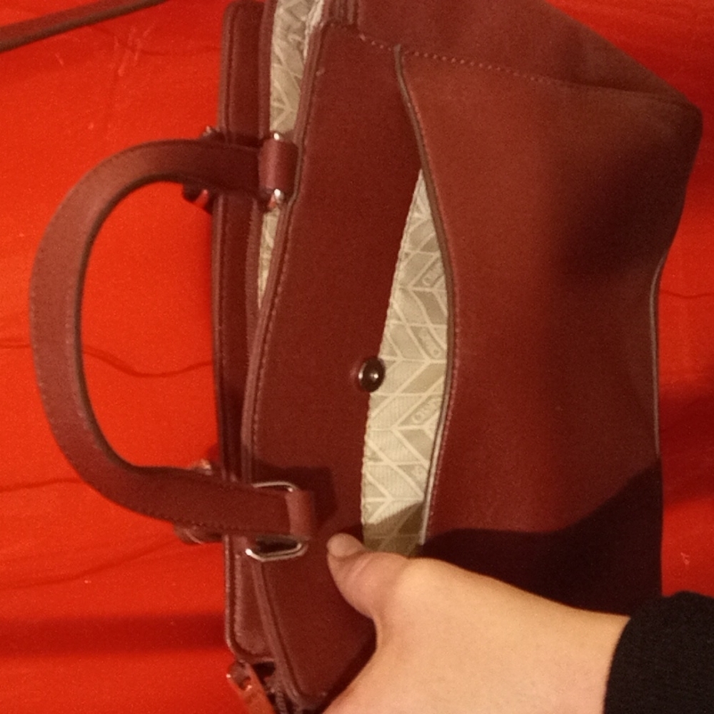 Chaps NWOT beautiful Cherry Red Purse Mid size Crossbody Bag - Picture 6 of 11